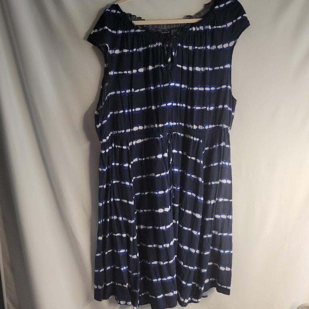 Torrid Navy blue striped with capped sleeve size 4x